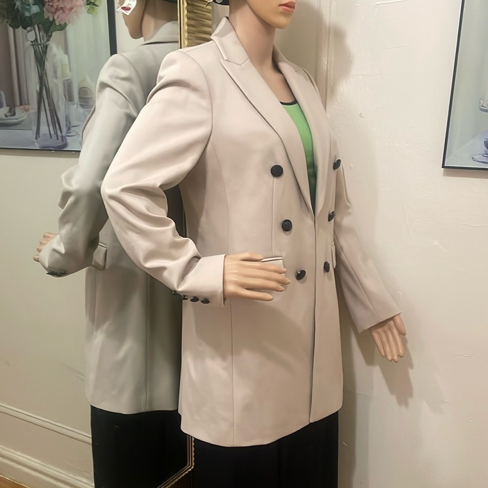 T TAHARI Chic Double-Breasted Blazer - Picture 3 of 16